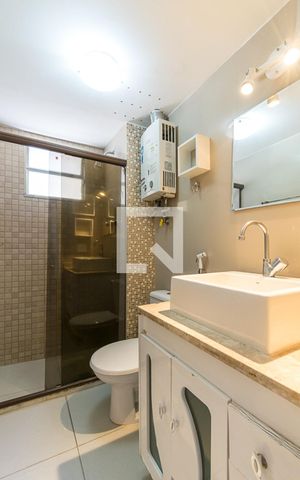 Apartamento à venda com 60m², 2 quartos e 1 vaga Apartamento à venda com 60m², 2 quartos e 1 vagaBanheiro