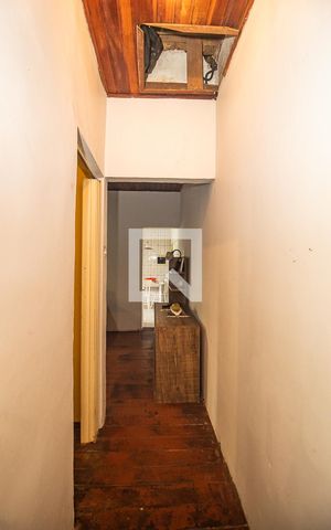 Casa à venda com 120m², 4 quartos e 2 vagas Casa à venda com 120m², 4 quartos e 2 vagasCorredor