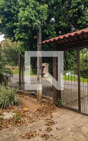 Casa à venda com 120m², 4 quartos e 2 vagas Casa à venda com 120m², 4 quartos e 2 vagasFachada