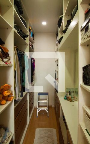 Casa à venda com 125m², 3 quartos e 2 vagas Casa à venda com 125m², 3 quartos e 2 vagasCloset