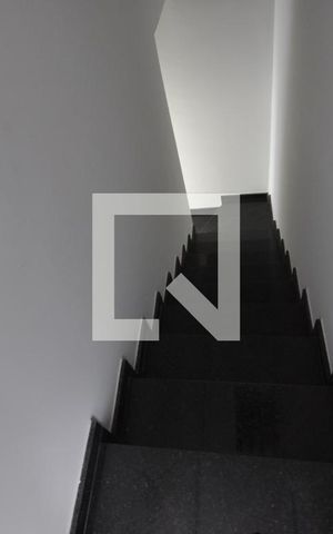 Casa à venda com 125m², 3 quartos e 2 vagasEscada