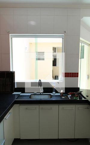 Casa à venda com 200m², 3 quartos e 3 vagasSala / Cozinha