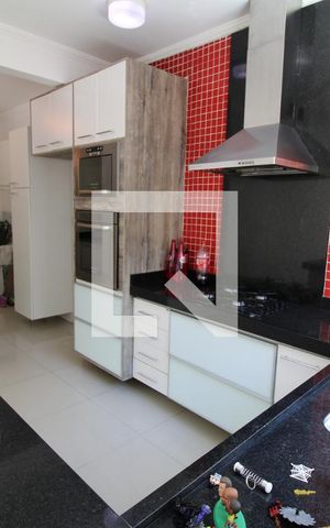 Casa à venda com 200m², 3 quartos e 3 vagasSala / Cozinha