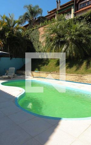 Casa à venda com 201m², 3 quartos e 6 vagasPiscina