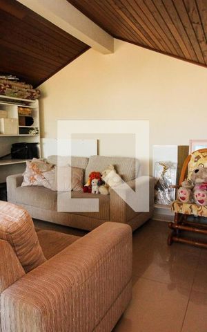 Casa à venda com 201m², 3 quartos e 6 vagasSotão