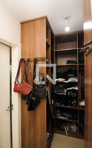 Casa à venda com 201m², 3 quartos e 6 vagasCloset da suíte