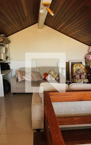 Casa à venda com 201m², 3 quartos e 6 vagasSotão