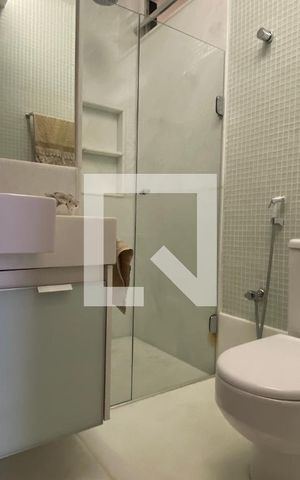 Casa à venda com 434m², 5 quartos e 4 vagas Casa à venda com 434m², 5 quartos e 4 vagasBanheiro Social 2