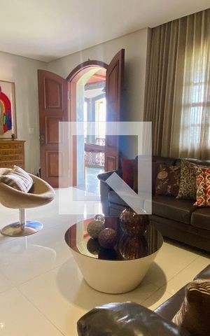 Casa à venda com 434m², 5 quartos e 4 vagas Casa à venda com 434m², 5 quartos e 4 vagasSala 1