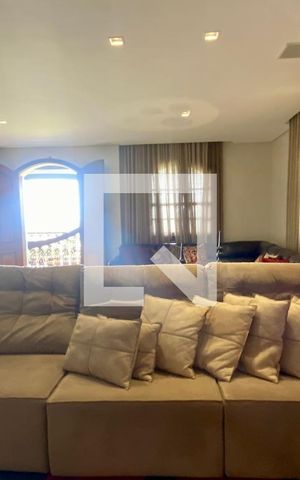 Casa à venda com 434m², 5 quartos e 4 vagas Casa à venda com 434m², 5 quartos e 4 vagasSala 1