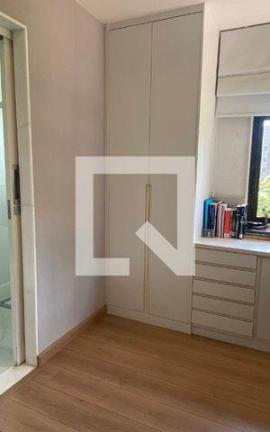 Casa à venda com 434m², 5 quartos e 4 vagas Casa à venda com 434m², 5 quartos e 4 vagasQuarto Suíte 2
