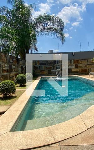Casa à venda com 434m², 5 quartos e 4 vagas Casa à venda com 434m², 5 quartos e 4 vagasPiscina