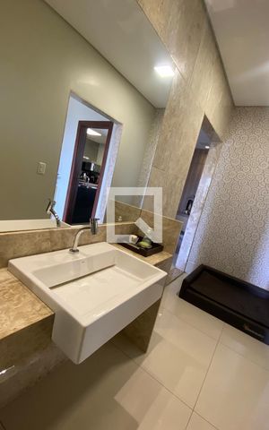 Casa à venda com 434m², 5 quartos e 4 vagas Casa à venda com 434m², 5 quartos e 4 vagasLavabo