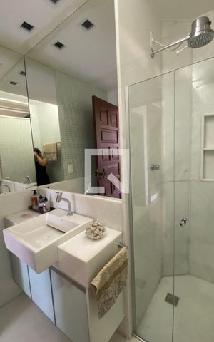 Casa à venda com 434m², 5 quartos e 4 vagas Casa à venda com 434m², 5 quartos e 4 vagasBanheiro Social 2