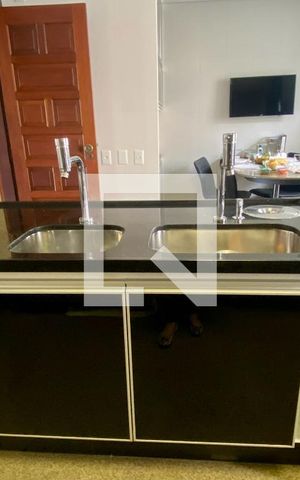 Casa à venda com 434m², 5 quartos e 4 vagas Casa à venda com 434m², 5 quartos e 4 vagasCozinha