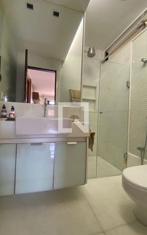 Casa à venda com 434m², 5 quartos e 4 vagas Casa à venda com 434m², 5 quartos e 4 vagasBanheiro Social 2