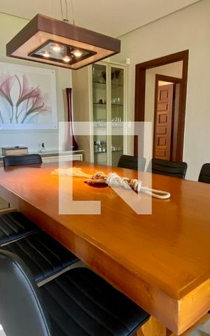 Casa à venda com 434m², 5 quartos e 4 vagas Casa à venda com 434m², 5 quartos e 4 vagasSala 2