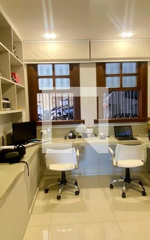 Casa à venda com 434m², 5 quartos e 4 vagas Casa à venda com 434m², 5 quartos e 4 vagasQuarto 5