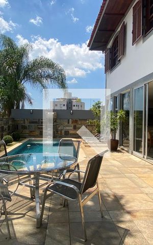 Casa à venda com 434m², 5 quartos e 4 vagas Casa à venda com 434m², 5 quartos e 4 vagasVaranda gourmet