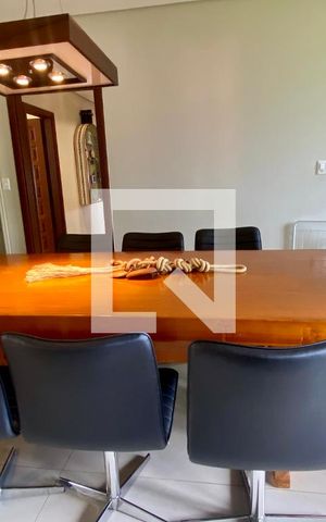 Casa à venda com 434m², 5 quartos e 4 vagas Casa à venda com 434m², 5 quartos e 4 vagasSala 2