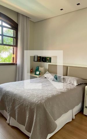 Casa à venda com 434m², 5 quartos e 4 vagas Casa à venda com 434m², 5 quartos e 4 vagasQuarto Suíte 3