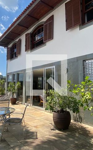 Casa à venda com 434m², 5 quartos e 4 vagas Casa à venda com 434m², 5 quartos e 4 vagasVaranda gourmet