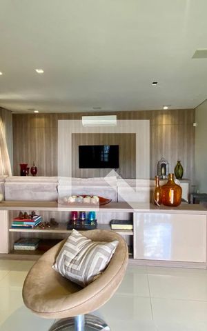 Casa à venda com 434m², 5 quartos e 4 vagas Casa à venda com 434m², 5 quartos e 4 vagasSala 1