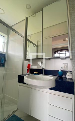 Casa à venda com 434m², 5 quartos e 4 vagas Casa à venda com 434m², 5 quartos e 4 vagasQuarto Suíte 3