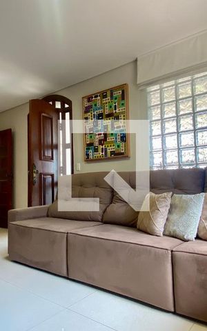 Casa à venda com 434m², 5 quartos e 4 vagas Casa à venda com 434m², 5 quartos e 4 vagasSala 3