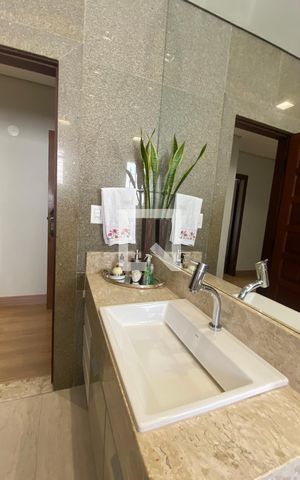 Casa à venda com 434m², 5 quartos e 4 vagas Casa à venda com 434m², 5 quartos e 4 vagasBanheiro Social