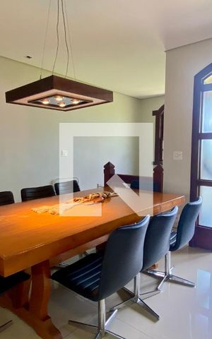 Casa à venda com 434m², 5 quartos e 4 vagas Casa à venda com 434m², 5 quartos e 4 vagasSala 2
