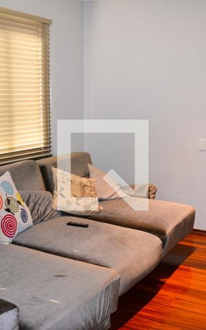 Casa à venda com 332m², 3 quartos e 4 vagas Casa à venda com 332m², 3 quartos e 4 vagasSala de TV