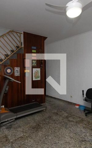 Casa à venda com 101m², 4 quartos e 2 vagas Casa à venda com 101m², 4 quartos e 2 vagasSala