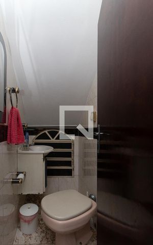 Casa à venda com 101m², 4 quartos e 2 vagas Casa à venda com 101m², 4 quartos e 2 vagasLavabo