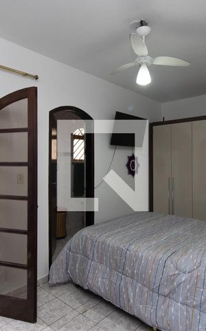 Casa à venda com 101m², 4 quartos e 2 vagas Casa à venda com 101m², 4 quartos e 2 vagasQuarto Suíte