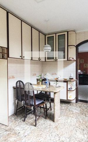 Casa de condomínio à venda com 400m², 4 quartos e 4 vagas Casa de condomínio à venda com 400m², 4 quartos e 4 vagasCozinha