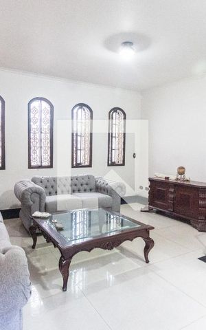 Casa de condomínio à venda com 400m², 4 quartos e 4 vagas Casa de condomínio à venda com 400m², 4 quartos e 4 vagasSala