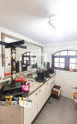 Casa de condomínio à venda com 400m², 4 quartos e 4 vagas Casa de condomínio à venda com 400m², 4 quartos e 4 vagasBanheiro de serviço
