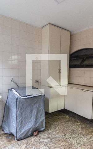 Casa de condomínio à venda com 400m², 4 quartos e 4 vagas Casa de condomínio à venda com 400m², 4 quartos e 4 vagasÁrea de serviço