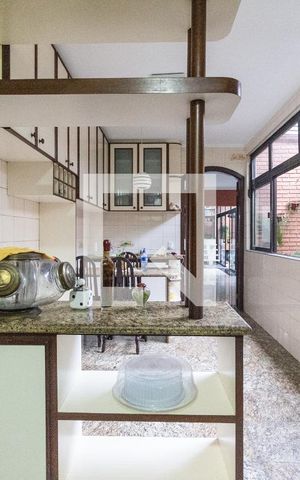 Casa de condomínio à venda com 400m², 4 quartos e 4 vagas Casa de condomínio à venda com 400m², 4 quartos e 4 vagasCozinha