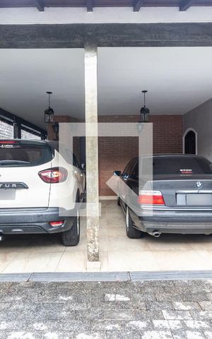 Casa de condomínio à venda com 400m², 4 quartos e 4 vagas Casa de condomínio à venda com 400m², 4 quartos e 4 vagasGaragem