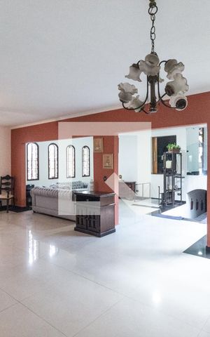 Casa de condomínio à venda com 400m², 4 quartos e 4 vagas Casa de condomínio à venda com 400m², 4 quartos e 4 vagasSala