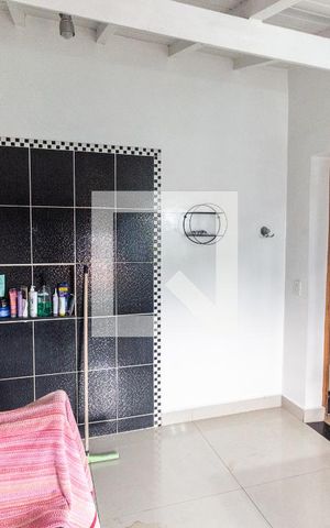 Casa de condomínio à venda com 400m², 4 quartos e 4 vagas Casa de condomínio à venda com 400m², 4 quartos e 4 vagasSuíte