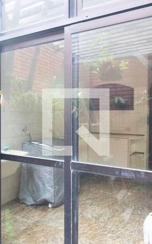 Casa de condomínio à venda com 400m², 4 quartos e 4 vagas Casa de condomínio à venda com 400m², 4 quartos e 4 vagasÁrea de serviço