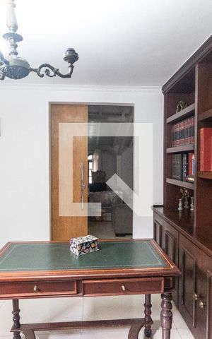 Casa de condomínio à venda com 400m², 4 quartos e 4 vagas Casa de condomínio à venda com 400m², 4 quartos e 4 vagasSala de estar