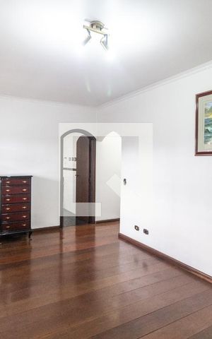 Casa de condomínio à venda com 400m², 4 quartos e 4 vagas Casa de condomínio à venda com 400m², 4 quartos e 4 vagasQuarto 3