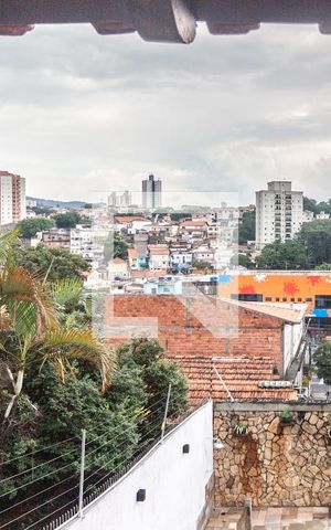 Casa de condomínio à venda com 400m², 4 quartos e 4 vagas Casa de condomínio à venda com 400m², 4 quartos e 4 vagasVista