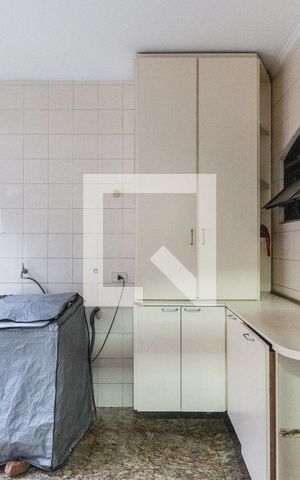 Casa de condomínio à venda com 400m², 4 quartos e 4 vagas Casa de condomínio à venda com 400m², 4 quartos e 4 vagasÁrea de serviço