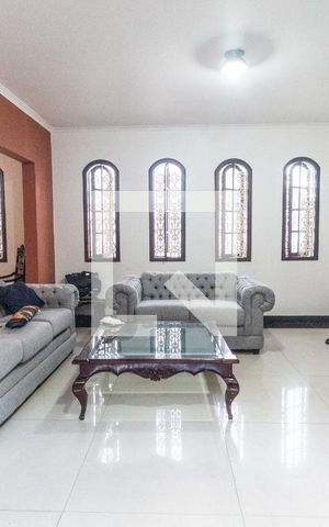 Casa de condomínio à venda com 400m², 4 quartos e 4 vagas Casa de condomínio à venda com 400m², 4 quartos e 4 vagasSala