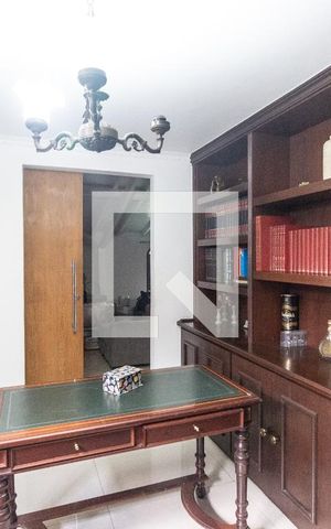 Casa de condomínio à venda com 400m², 4 quartos e 4 vagas Casa de condomínio à venda com 400m², 4 quartos e 4 vagasSala de estar